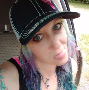 Meet your Posher, Crystal